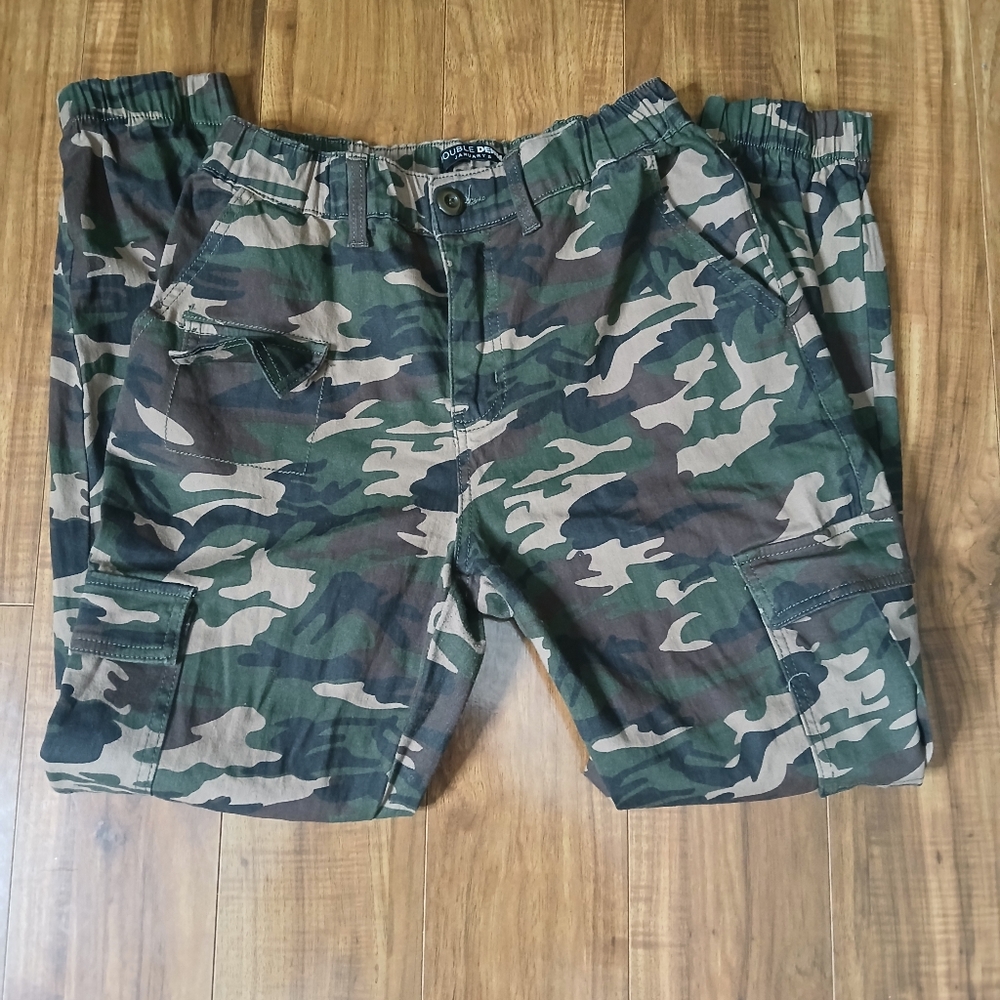 Womens Camouflage Cargo Pants SIZE Medium